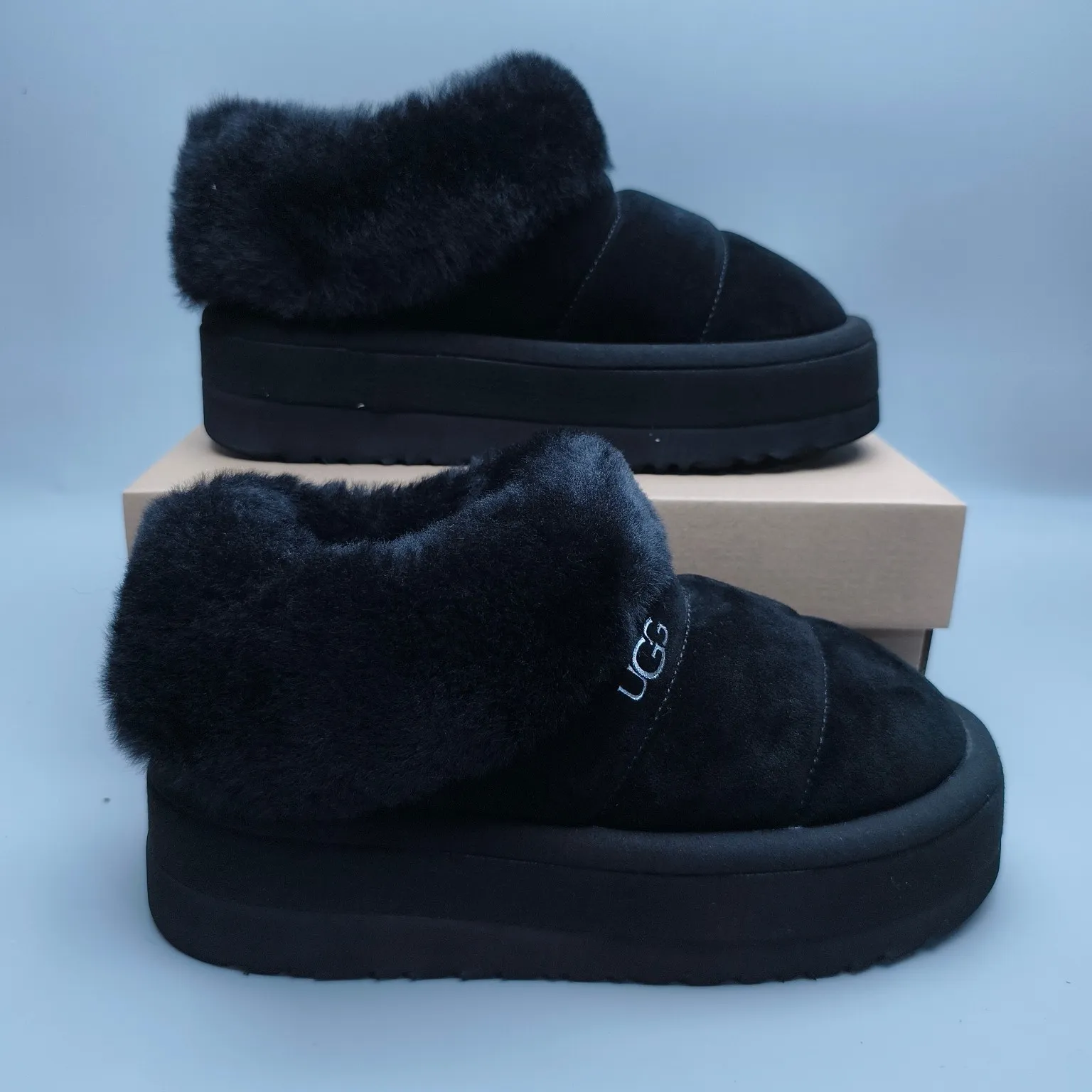 💰600 UGG sheepskin one-piece snow boots 6390 thick-soled slip-on casual shoes Color: Maroon Black Chocolate Size: 35-41